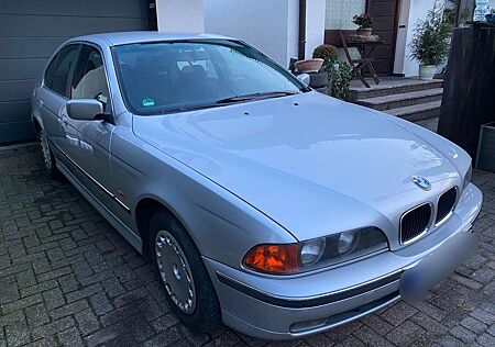 BMW 523i Auto