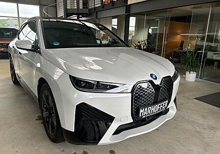 BMW iX xDrive50 Sport SkyDach AHK M-sitze Harman