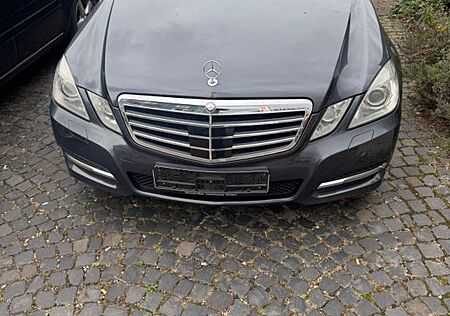 Mercedes-Benz E 220 T Model