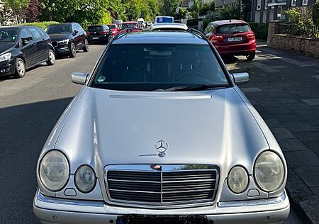 Mercedes-Benz E 240 T ELEGANCE Elegance Klimaaut Xenon K-Sitze