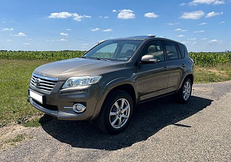 Toyota RAV 4 2,2-l-D-4D 4x4 Executive Automatik Exe...