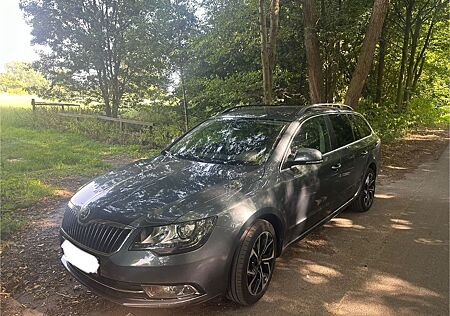 Skoda Superb 2.0 TDI Green tec DSG Ambition Combi ...
