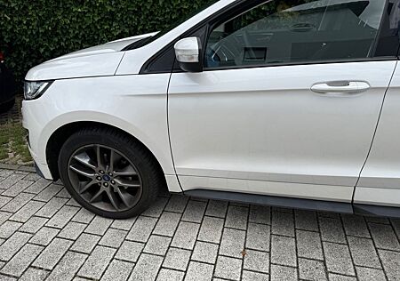 Ford Edge 2,0 l TDCi Bi-Turbo 4x4 Sport AHK Standhei