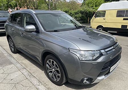 Mitsubishi Outlander 4WD.Auto.Leder.Navi.7 SITZER.kamera.A