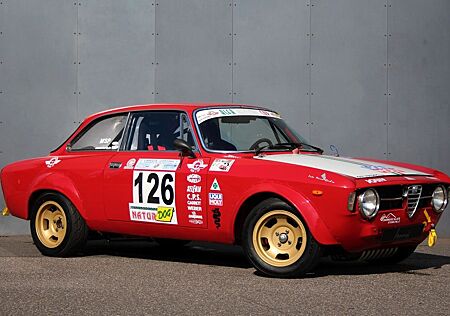 Alfa Romeo GT 1300 Junior Bertone, Racecar, 2,0 Liter Motor