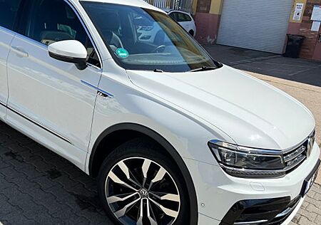 VW Tiguan Volkswagen Highl BMT 4Motion 2.0 TDI Sportpaket HUD