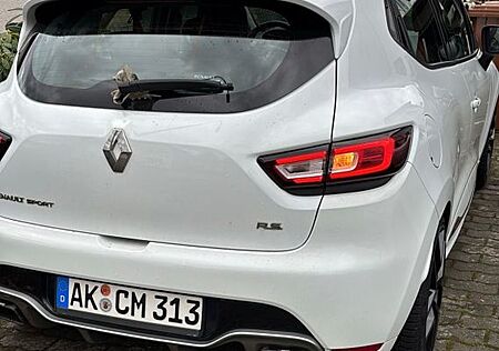 Renault Clio ENERGY TCe 220 EDC R.S. Akrapovic monitor