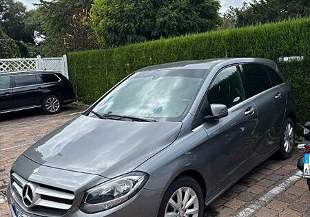Mercedes-Benz B 180 -