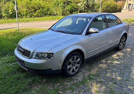Audi A4 TÜV 06/25 AHK 8 Fachbereift Servo Klima