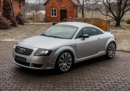 Audi TT Coupe 1.8T 132 kW - S-Line/Xenon/BOSE