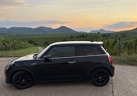 Mini Cooper SE schwarz*Vollleder*getönte S.*Sitzh.*WR