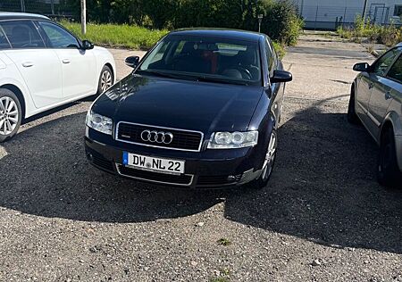Audi A4 1.8 T quattro -