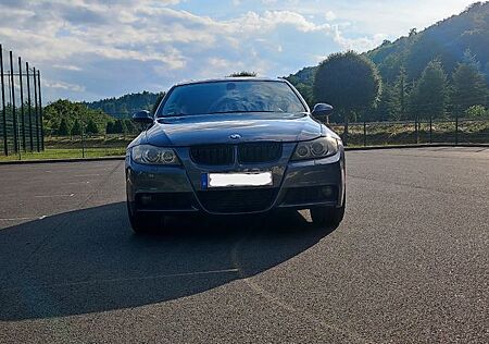 BMW 320d E90 Xenon Leder Schiebedach M-Front