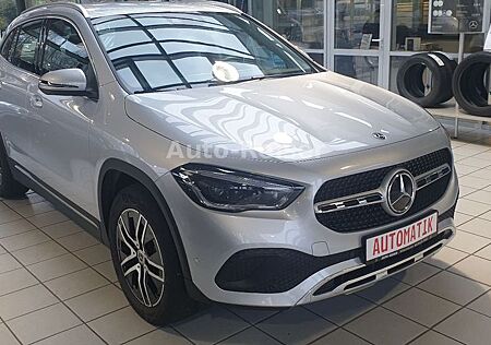 Mercedes-Benz GLA 200 AHK R-Kamera Automatik