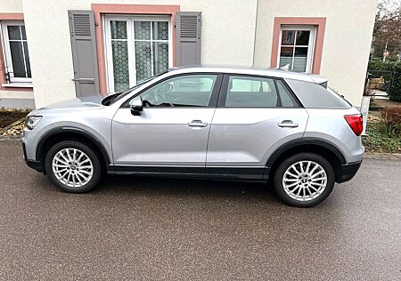 Audi Q2 TFSI S tronic - Automatik - Navi