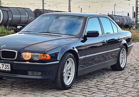 BMW 735i A -