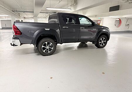 Toyota Hilux Double Cab 2.4 D-4D 4x4 *Navi*AHK*CAM*