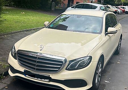 Mercedes-Benz E 220 d T Autom. -