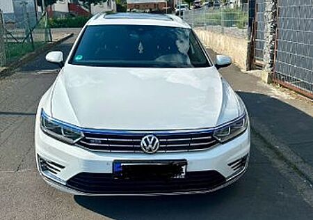 VW Passat Variant Volkswagen GTE 8 fach bereift