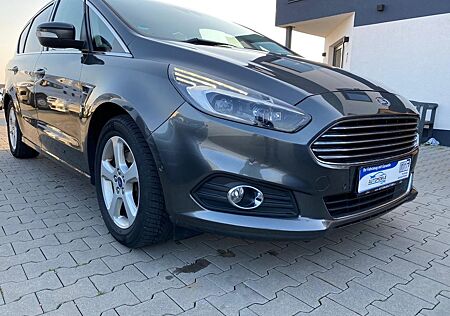 Ford S-Max Titanium/7 SITZE/NAVI/LED