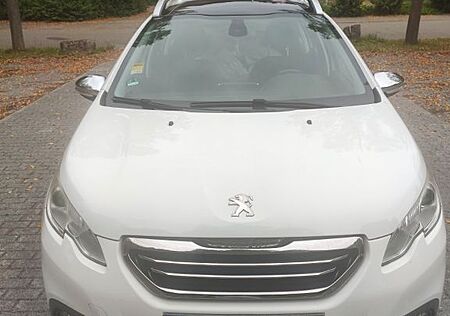 Peugeot 2008 PANO/AHK/SHZ/PARK ASS/TÜV bis 10/26