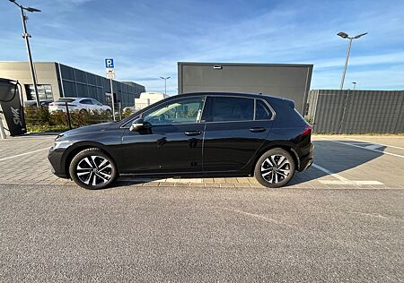 VW Golf Volkswagen VIII mit Werksgarantie