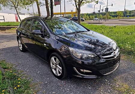Opel Astra J Sportstourer . 5-trg. *TÜV+SERVICE