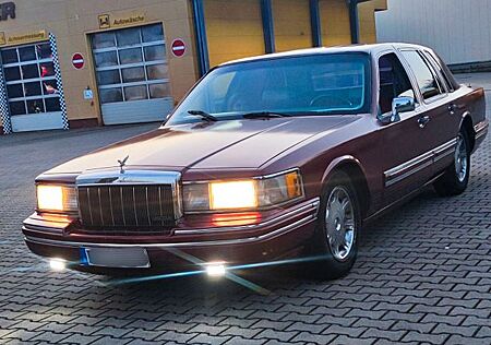Lincoln Town Car V8 Overload