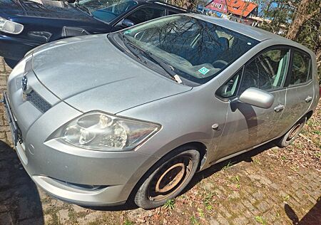 Toyota Auris 2,0-l-D-4D Life