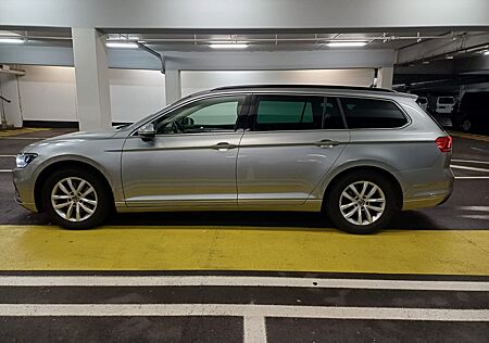 VW Passat Variant Volkswagen Business*Kamera*LED*Massag*ACC*Na