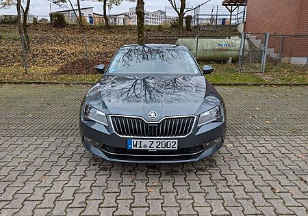 Skoda Superb 2.0 TDI DSG Style Navi LED Sitzbel. Allw.