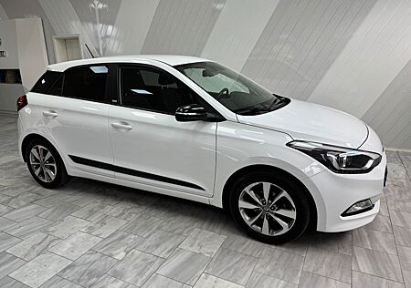 Hyundai i20 1.2 Passion+ Navi AHK 8x bereift
