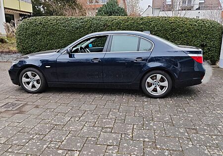 BMW 523i