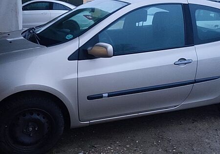 Renault Clio Authentique 1.2 16V 55kW Authentique