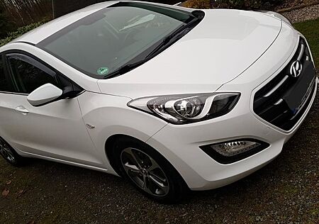 Hyundai i30 blue 1.4 YES! Silver YES! Silver