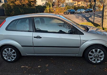 Ford Fiesta 1.3 - Top gepflegt & TÜV neu