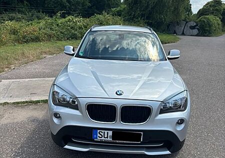 BMW X1 sDrive18i - 62.500 km | 8-fach bereift