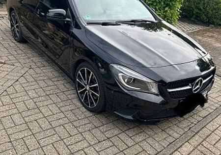 Mercedes-Benz CLA 250 DCT 4MATIC -
