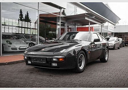 Porsche 944