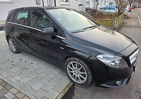 Mercedes-Benz B 180 / Garantie / TÜV Neu / Gepflegt