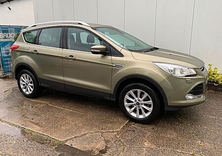 Ford Kuga Titanium 1.Hd top Zust. wenig Km Garantie