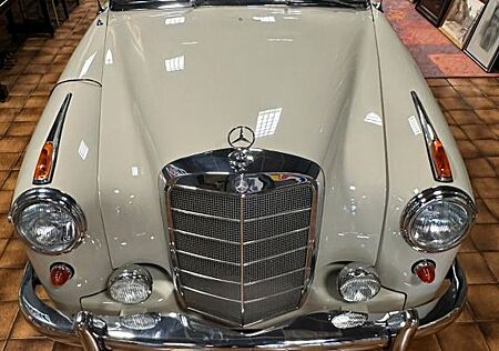 Mercedes-Benz 220 SE PONTON