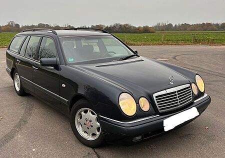 Mercedes-Benz E 200 T CLASSIC Classic