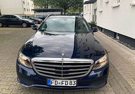Mercedes-Benz E 220 d T Autom. -