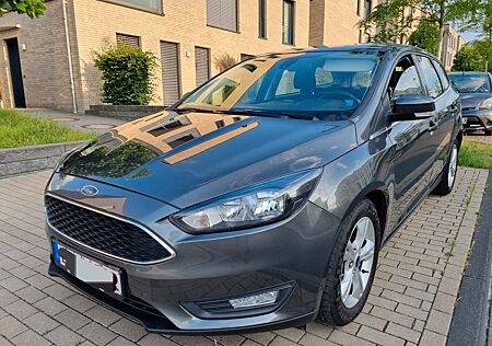 Ford Focus Turnier/ 1-Hand/ SYNG/ SITZHEIZUNG/