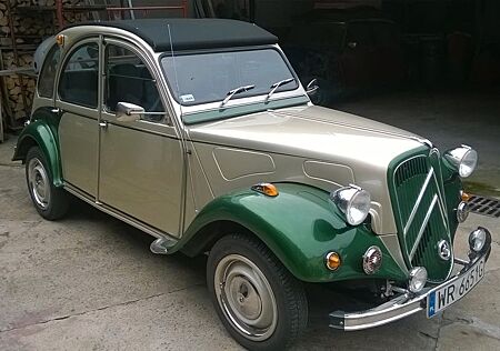 Citroën 2 CV in BL11 Optik, 52 PS