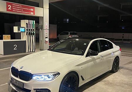 BMW 530d A - M Paket Nappa Leder Head UP M perf-