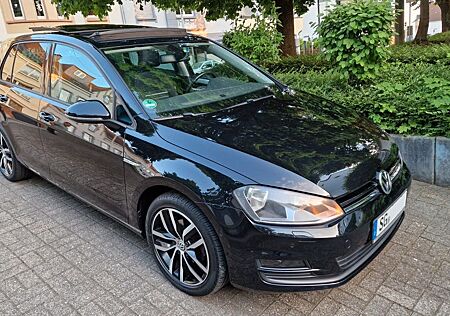 VW Golf Volkswagen 1.2 TSI DSG CUP PANO NAVI SHZ PDC Park Assi