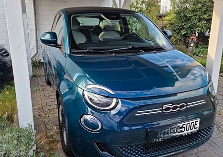Fiat 500E "la Prima" Cabrio 42 kWh Ozeangrün
