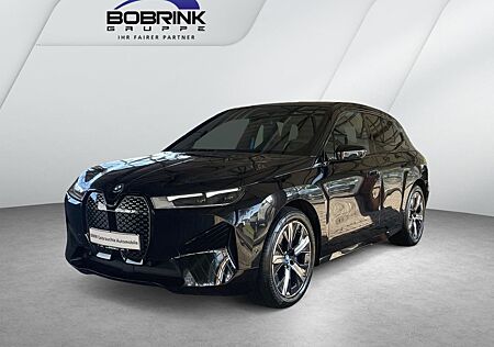 BMW iX gebraucht kaufen BMW iX 40 xDrive AHK Soft-Close Shz Navi Parkassis.